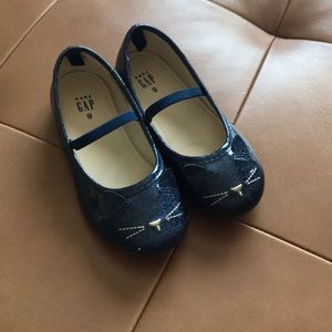 Toddler girl size 9 T gap Mary Janes royal blue
